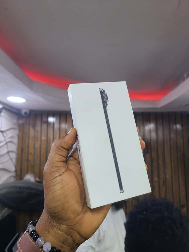 Apple iPhone 17 Air 256 GB (eSIM) — Premium Ultra-Thin iPhone for Nophlix