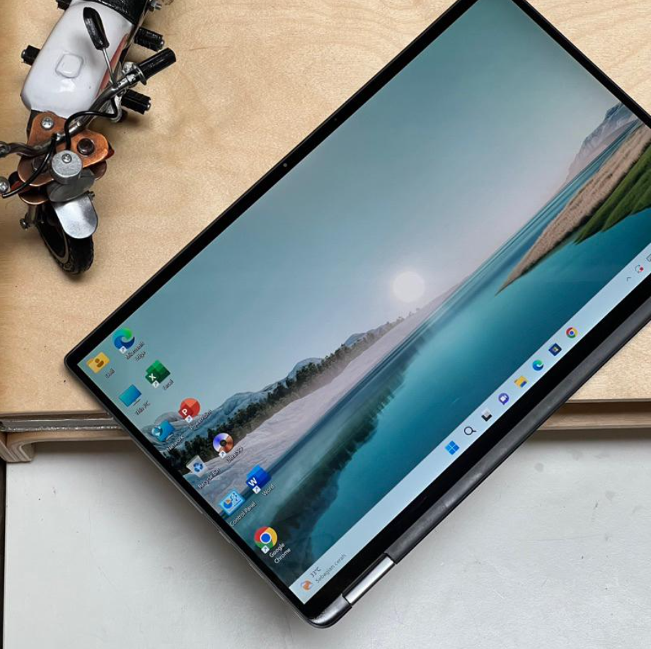 Latitude 7400 x360 2-in-1 Laptop – Core i7 8th Gen, 16GB RAM, 512GB NVMe SSD, 14" FHD Touchscreen, Active Pen, Backlit Keyboard, Windows 11 Pro + Free Bag